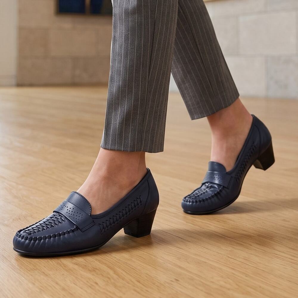 Vintage Cobbie's Navy Leather Woven Heeled Loafers Preppy Retro Womens Size 7W